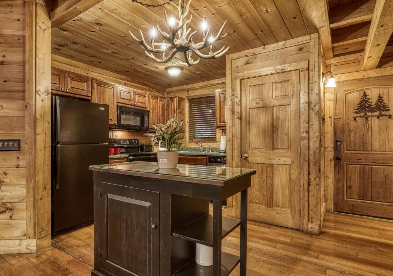 Bridgewood Cabin, Hot Tub, 1089 Of Free Attraction Tickets For Each Paid Day, Dollywood And More! Pigeon Forge Luaran gambar