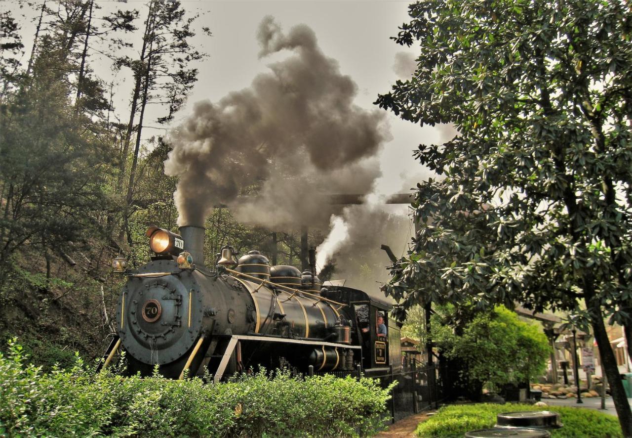 Bridgewood Cabin, Hot Tub, 1089 Of Free Attraction Tickets For Each Paid Day, Dollywood And More! Pigeon Forge Luaran gambar