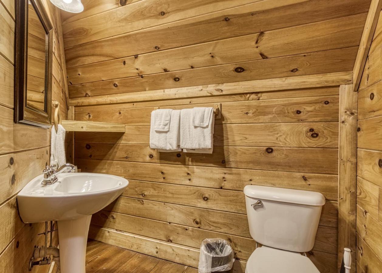 Bridgewood Cabin, Hot Tub, 1089 Of Free Attraction Tickets For Each Paid Day, Dollywood And More! Pigeon Forge Luaran gambar