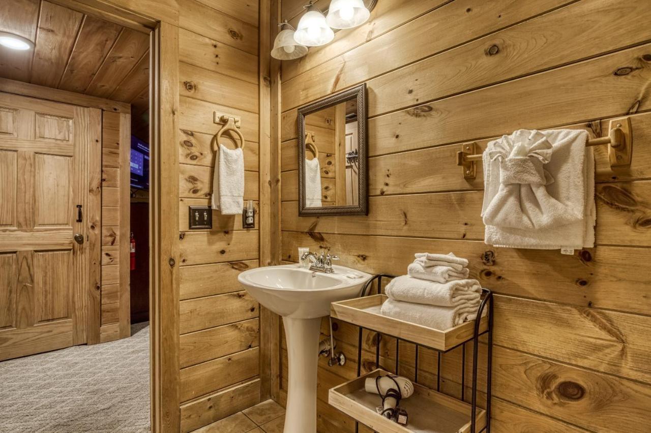 Bridgewood Cabin, Hot Tub, 1089 Of Free Attraction Tickets For Each Paid Day, Dollywood And More! Pigeon Forge Luaran gambar