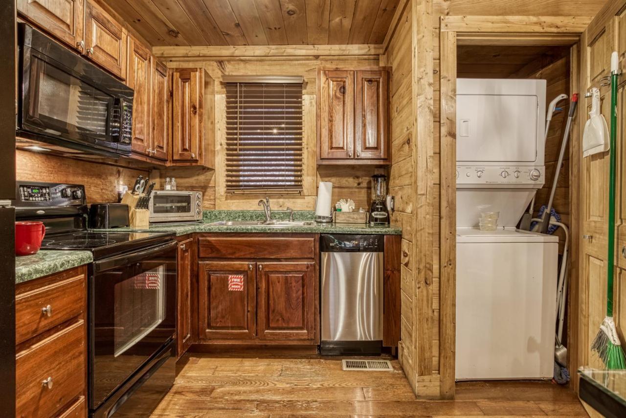 Bridgewood Cabin, Hot Tub, 1089 Of Free Attraction Tickets For Each Paid Day, Dollywood And More! Pigeon Forge Luaran gambar