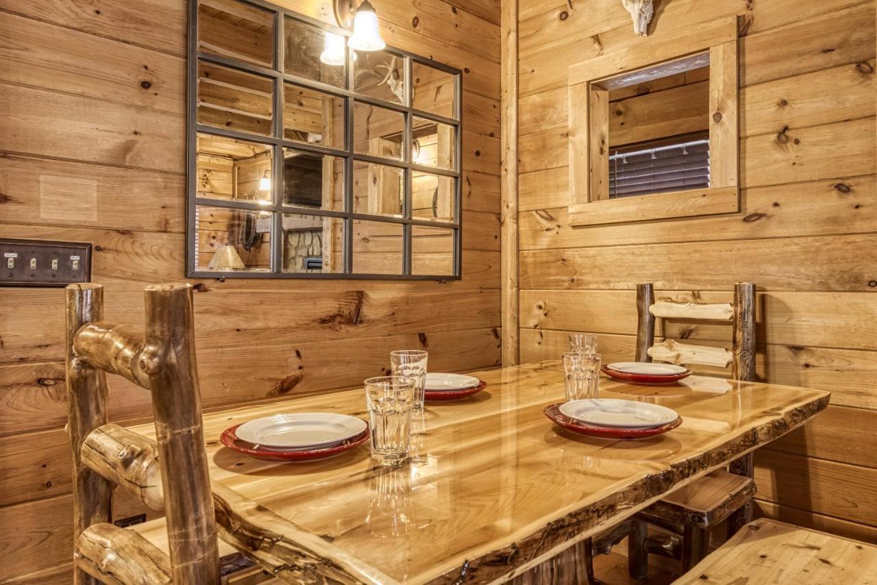 Bridgewood Cabin, Hot Tub, 1089 Of Free Attraction Tickets For Each Paid Day, Dollywood And More! Pigeon Forge Luaran gambar