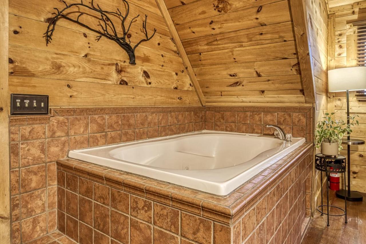 Bridgewood Cabin, Hot Tub, 1089 Of Free Attraction Tickets For Each Paid Day, Dollywood And More! Pigeon Forge Luaran gambar