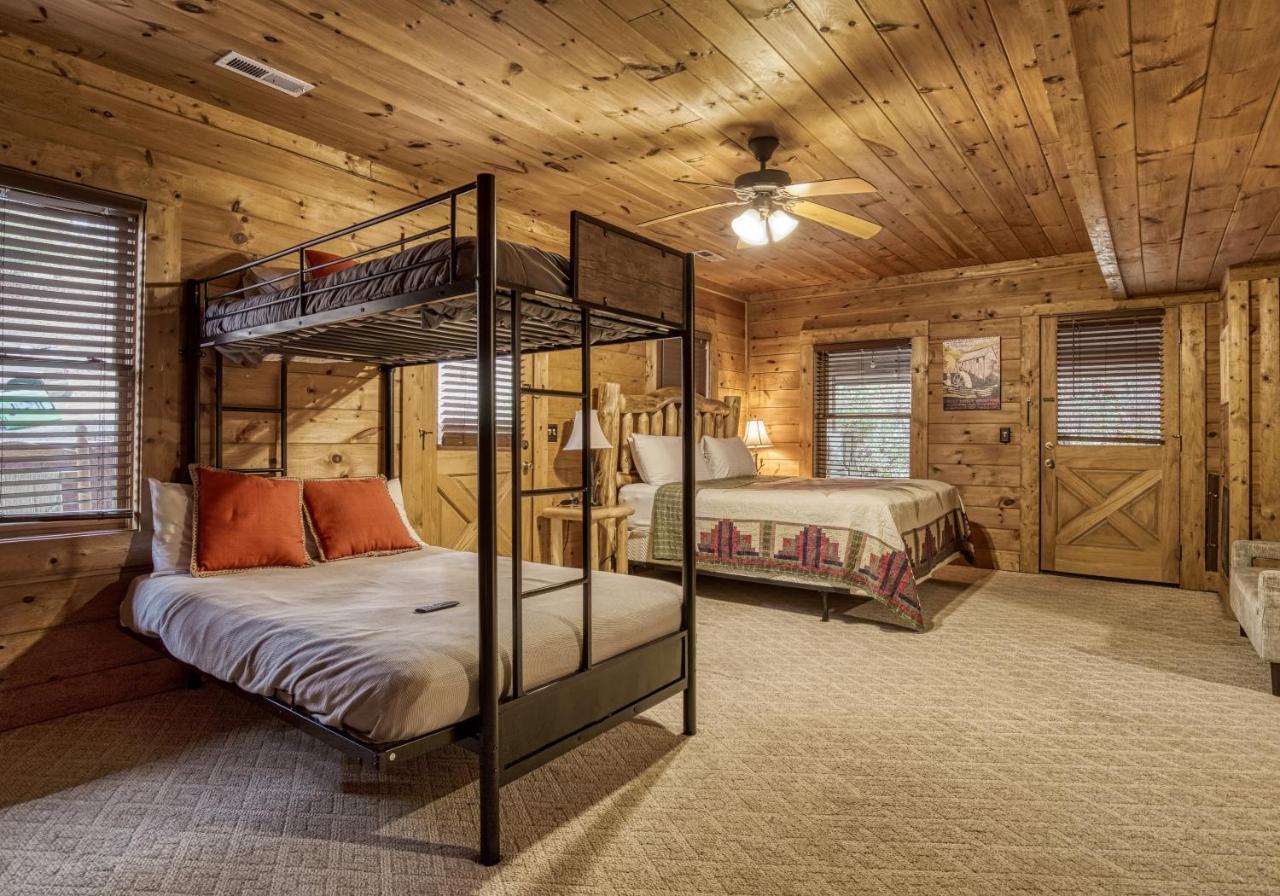 Bridgewood Cabin, Hot Tub, 1089 Of Free Attraction Tickets For Each Paid Day, Dollywood And More! Pigeon Forge Luaran gambar