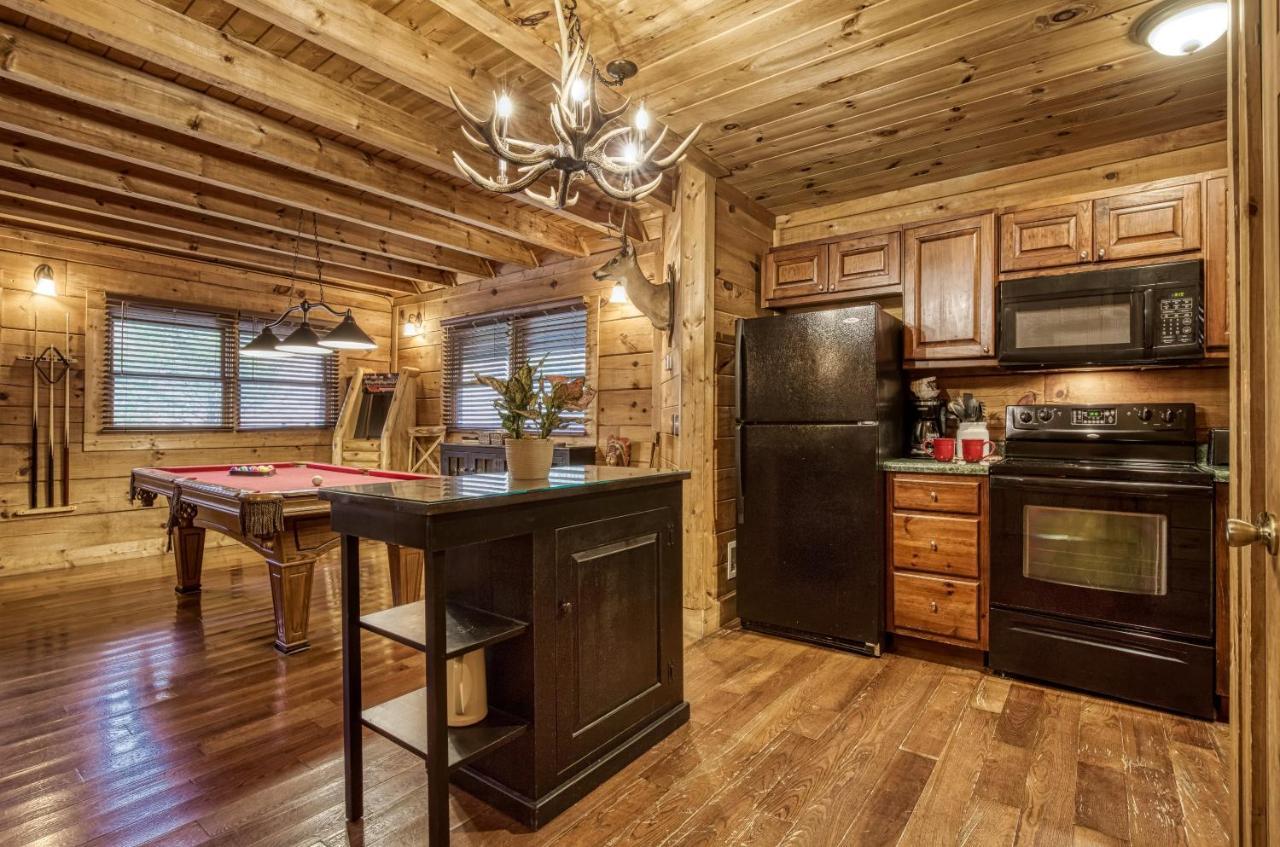 Bridgewood Cabin, Hot Tub, 1089 Of Free Attraction Tickets For Each Paid Day, Dollywood And More! Pigeon Forge Luaran gambar