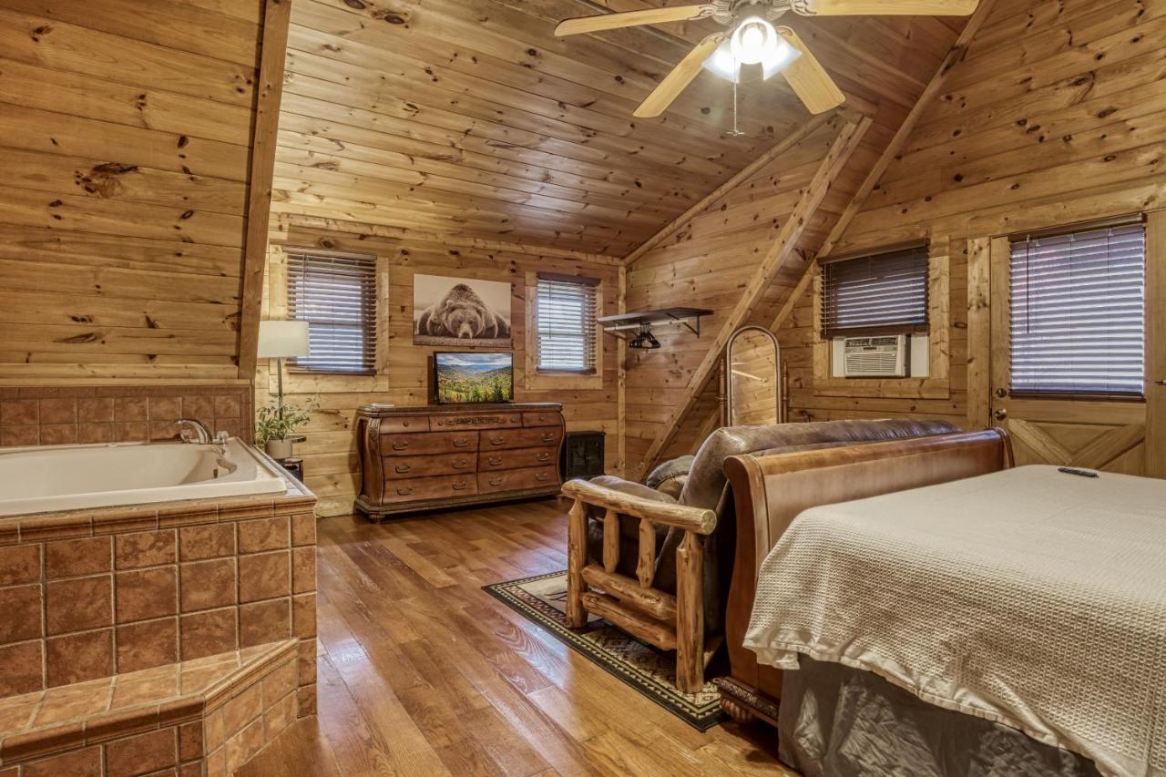 Bridgewood Cabin, Hot Tub, 1089 Of Free Attraction Tickets For Each Paid Day, Dollywood And More! Pigeon Forge Luaran gambar