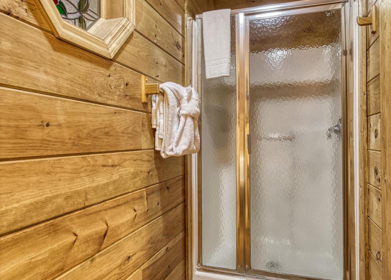 Bridgewood Cabin, Hot Tub, 1089 Of Free Attraction Tickets For Each Paid Day, Dollywood And More! Pigeon Forge Luaran gambar