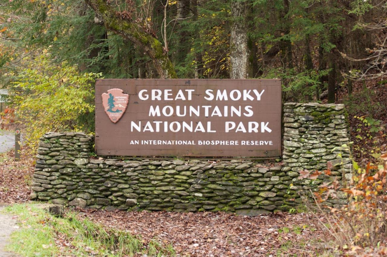 Bridgewood Cabin, Hot Tub, 1089 Of Free Attraction Tickets For Each Paid Day, Dollywood And More! Pigeon Forge Luaran gambar