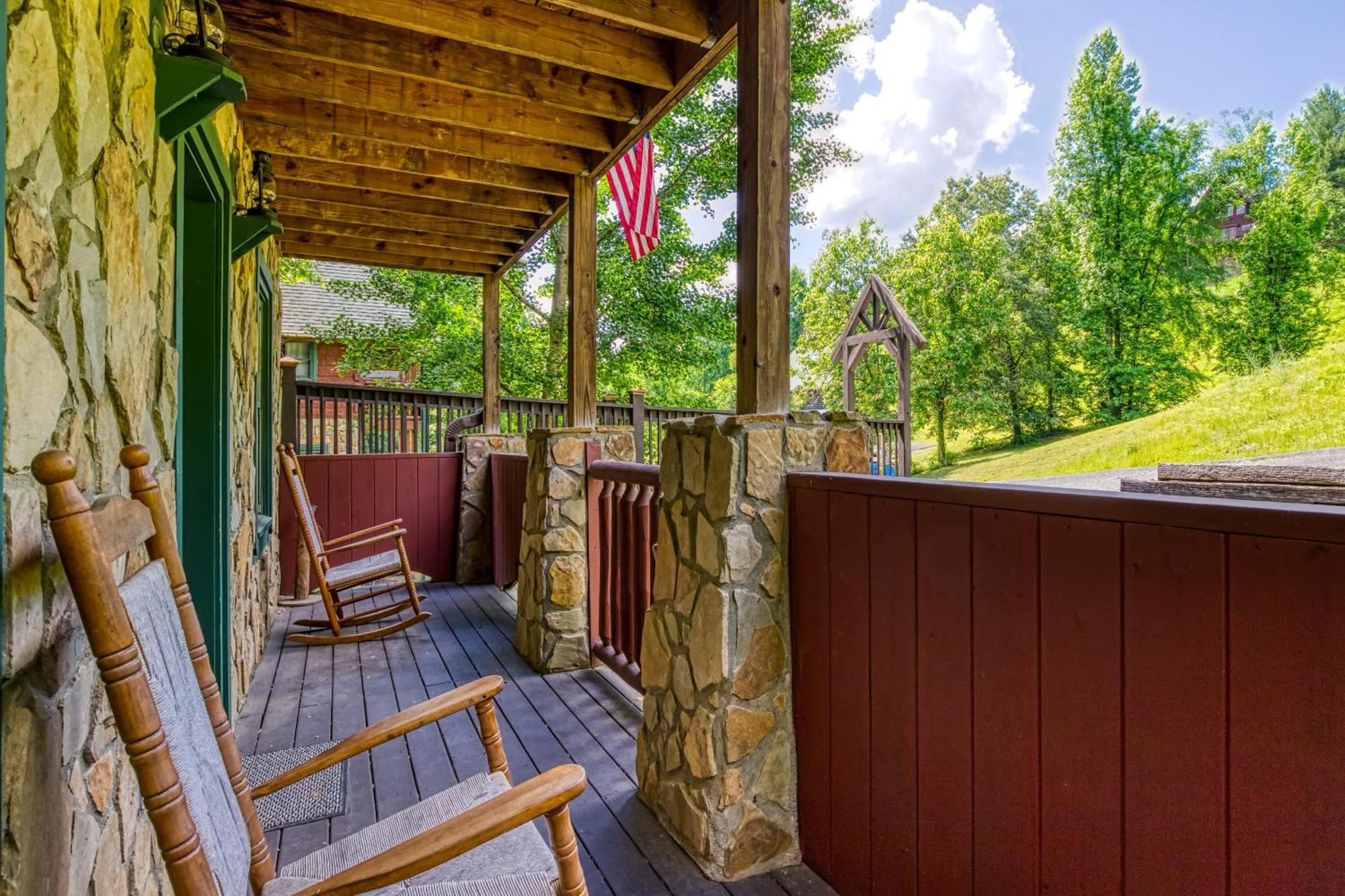 Bridgewood Cabin, Hot Tub, 1089 Of Free Attraction Tickets For Each Paid Day, Dollywood And More! Pigeon Forge Luaran gambar
